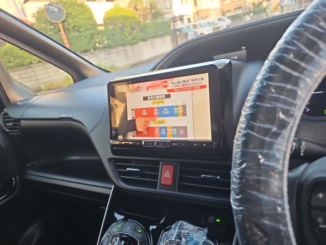 ヴォクシー ハイブリッドＺＳ　煌ＩＩ　ドライブレコーダー　バックカメラ　ＴＶ　クリアランスソナー　オートクルーズコントロール　レーンアシスト　衝突被害軽減システム　両側電動スライドドア　オートマチックハイビーム　ＬＥＤヘッドランプ（6枚目）