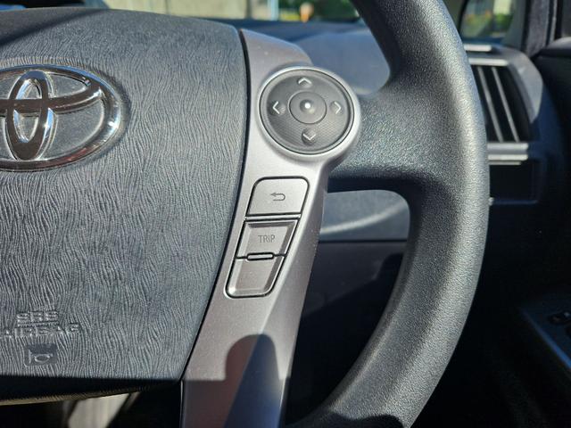 プリウスアルファ Ｓ　ＥＴＣ　アルミホイール　後席モニター　スマートキー　３列シート　ＣＶＴ　盗難防止システム　衝突安全ボディ　ＡＢＳ　ＥＳＣ　エアコン　パワーステアリング　パワーウィンドウ　運転席エアバッグ（3枚目）