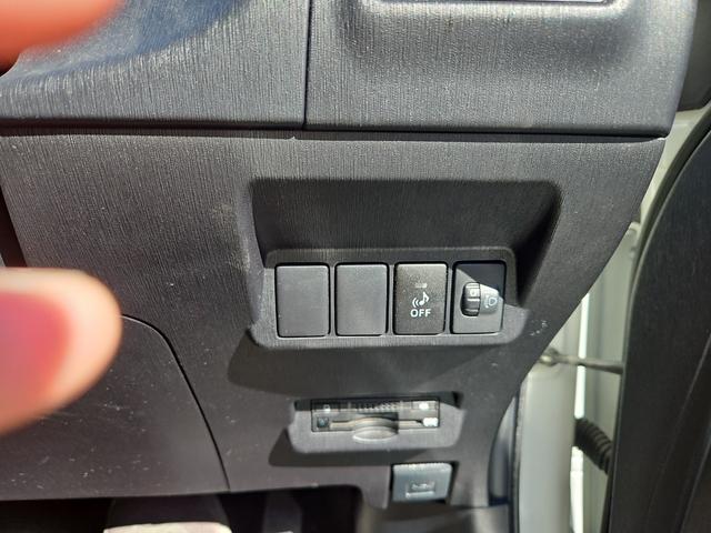 プリウスアルファ Ｓ　ＥＴＣ　アルミホイール　後席モニター　スマートキー　３列シート　ＣＶＴ　盗難防止システム　衝突安全ボディ　ＡＢＳ　ＥＳＣ　エアコン　パワーステアリング　パワーウィンドウ　運転席エアバッグ（6枚目）