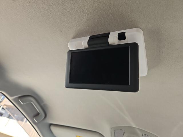 プリウスアルファ Ｓ　ＥＴＣ　アルミホイール　後席モニター　スマートキー　３列シート　ＣＶＴ　盗難防止システム　衝突安全ボディ　ＡＢＳ　ＥＳＣ　エアコン　パワーステアリング　パワーウィンドウ　運転席エアバッグ（8枚目）