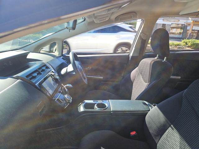 プリウスアルファ Ｓ　ＥＴＣ　アルミホイール　後席モニター　スマートキー　３列シート　ＣＶＴ　盗難防止システム　衝突安全ボディ　ＡＢＳ　ＥＳＣ　エアコン　パワーステアリング　パワーウィンドウ　運転席エアバッグ（9枚目）