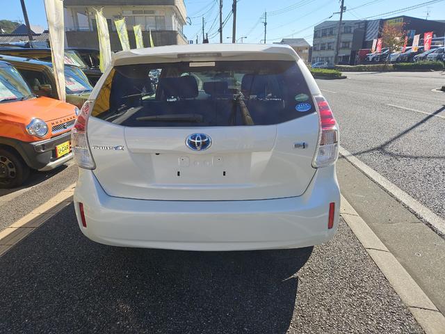 プリウスアルファ Ｓ　ＥＴＣ　アルミホイール　後席モニター　スマートキー　３列シート　ＣＶＴ　盗難防止システム　衝突安全ボディ　ＡＢＳ　ＥＳＣ　エアコン　パワーステアリング　パワーウィンドウ　運転席エアバッグ（16枚目）