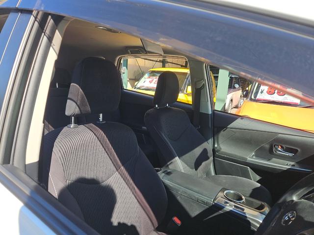 プリウスアルファ Ｓ　ＥＴＣ　アルミホイール　後席モニター　スマートキー　３列シート　ＣＶＴ　盗難防止システム　衝突安全ボディ　ＡＢＳ　ＥＳＣ　エアコン　パワーステアリング　パワーウィンドウ　運転席エアバッグ（44枚目）