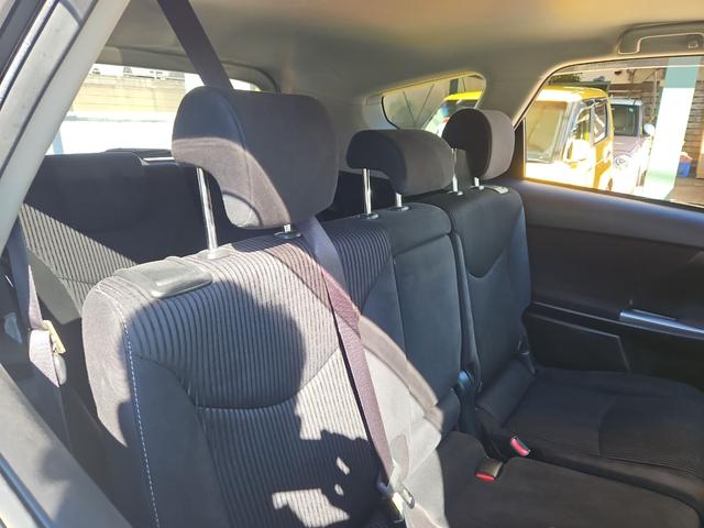 プリウスアルファ Ｓ　ＥＴＣ　アルミホイール　後席モニター　スマートキー　３列シート　ＣＶＴ　盗難防止システム　衝突安全ボディ　ＡＢＳ　ＥＳＣ　エアコン　パワーステアリング　パワーウィンドウ　運転席エアバッグ（48枚目）