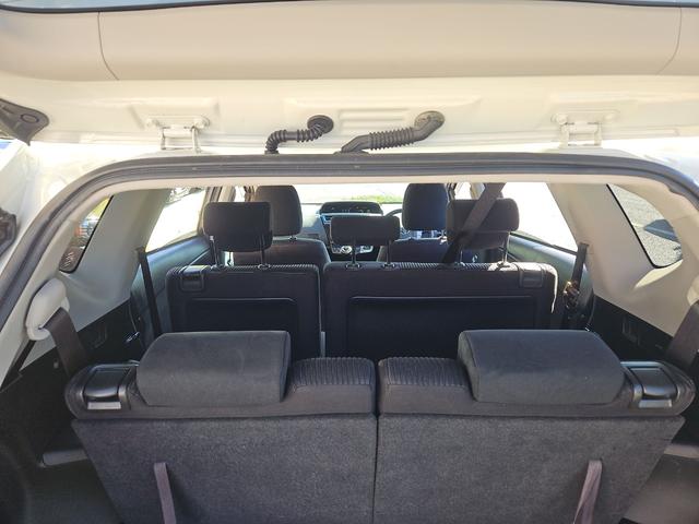 プリウスアルファ Ｓ　ＥＴＣ　アルミホイール　後席モニター　スマートキー　３列シート　ＣＶＴ　盗難防止システム　衝突安全ボディ　ＡＢＳ　ＥＳＣ　エアコン　パワーステアリング　パワーウィンドウ　運転席エアバッグ（56枚目）