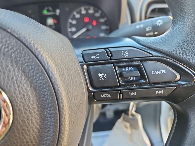 ヤリス ハイブリッドX ETC バックカメラ オートクルーズコントロール レーンアシスト 衝突被害軽減システム オートマチックハイビーム オートライト アイドリングストップ 100V電源 CVT 盗難防止システム(9枚目)