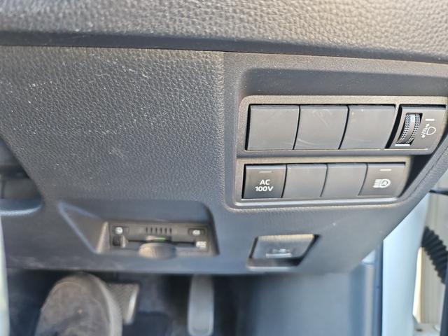 ヤリス ハイブリッドX ETC バックカメラ オートクルーズコントロール レーンアシスト 衝突被害軽減システム オートマチックハイビーム オートライト アイドリングストップ 100V電源 CVT 盗難防止システム(10枚目)