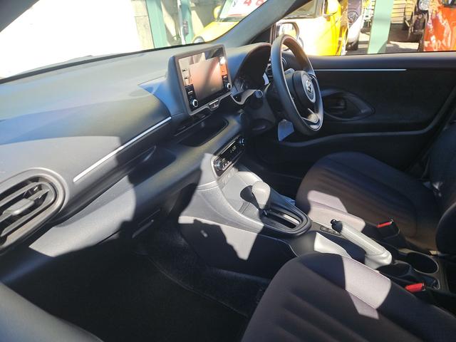 ヤリス ハイブリッドX ETC バックカメラ オートクルーズコントロール レーンアシスト 衝突被害軽減システム オートマチックハイビーム オートライト アイドリングストップ 100V電源 CVT 盗難防止システム(22枚目)