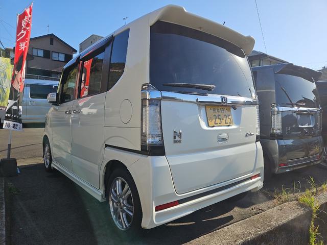 Ｎ－ＢＯＸカスタム Ｇ　バックカメラ　両側スライド・片側電動　ＴＶ　ＨＩＤ　スマートキー　アイドリングストップ　ベンチシート　ＣＶＴ　盗難防止システム　ＡＢＳ　ＥＳＣ　ＵＳＢ　ミュージックプレイヤー接続可　Ｂｌｕｅｔｏｏｔｈ（3枚目）