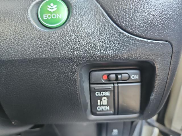 Ｎ－ＢＯＸカスタム Ｇ　バックカメラ　両側スライド・片側電動　ＴＶ　ＨＩＤ　スマートキー　アイドリングストップ　ベンチシート　ＣＶＴ　盗難防止システム　ＡＢＳ　ＥＳＣ　ＵＳＢ　ミュージックプレイヤー接続可　Ｂｌｕｅｔｏｏｔｈ（5枚目）