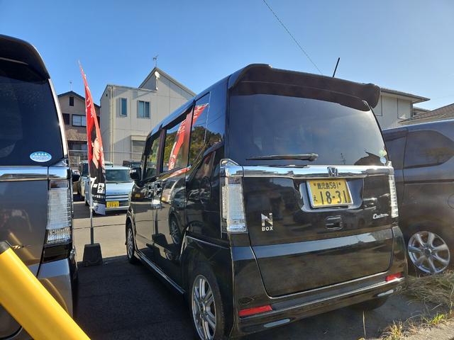 Ｎ－ＢＯＸカスタム Ｇ・Ｌパッケージ　両側スライドドア　ＨＩＤ　スマートキー　アイドリングストップ　ベンチシート　ＣＶＴ　盗難防止システム　ＡＢＳ　ＥＳＣ　アルミホイール　エアコン　パワーステアリング　パワーウィンドウ（4枚目）