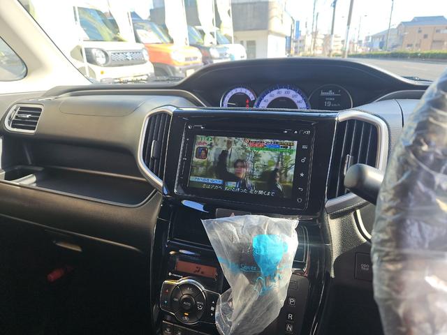 ソリオバンディット ハイブリッドＭＶ　バックカメラ　ＴＶ　両側スライド・片側電動　ＬＥＤヘッドランプ　スマートキー　アイドリングストップ　シートヒーター　ウォークスルー　ＣＶＴ　アルミホイール　盗難防止システム　衝突安全ボディ　ＡＢＳ（2枚目）