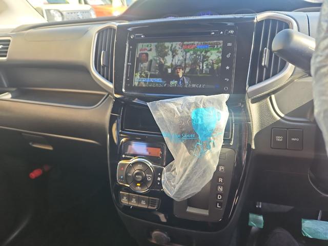 ソリオバンディット ハイブリッドＭＶ　バックカメラ　ＴＶ　両側スライド・片側電動　ＬＥＤヘッドランプ　スマートキー　アイドリングストップ　シートヒーター　ウォークスルー　ＣＶＴ　アルミホイール　盗難防止システム　衝突安全ボディ　ＡＢＳ（5枚目）