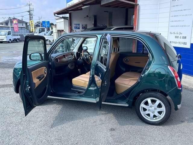 ミラジーノ プレミアムＸ　純正ＣＤ・ＭＤ・イオン付オートＡ／Ｃ・本革調コンビシート・４ＡＴ車・モモ製ウッドコンビハンドル・純正１４インチアルミ・フォク・ウッドコンビシフトノブ＆パネル（9枚目）