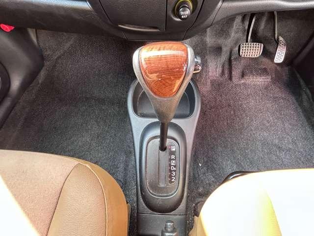 ミラジーノ プレミアムＸ　純正ＣＤ・ＭＤ・イオン付オートＡ／Ｃ・本革調コンビシート・４ＡＴ車・モモ製ウッドコンビハンドル・純正１４インチアルミ・フォク・ウッドコンビシフトノブ＆パネル（18枚目）