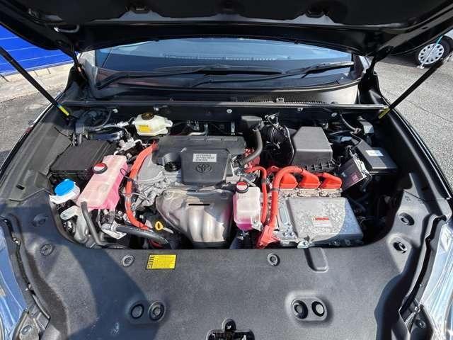 ハリアーハイブリッド プレミアム　アドバンスドパッケージ　純正ＳＤナビ＆フルセグＴＶ・ＣＤ・ＤＶＤ・ＵＳＢ・ＡＵＸ・Ｂｌｕｅｔｏｏｔｈオーディオ・ＥＴＣ・パノラミックビューカメラ・クルーズコントロール・電動バックドア・ＬＥＤヘッドライト＆フォグ・４ＷＤ（5枚目）