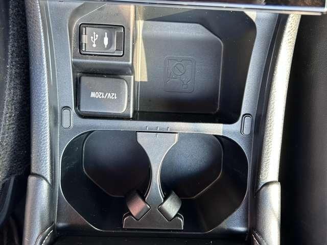 ハリアーハイブリッド プレミアム　アドバンスドパッケージ　純正ＳＤナビ＆フルセグＴＶ・ＣＤ・ＤＶＤ・ＵＳＢ・ＡＵＸ・Ｂｌｕｅｔｏｏｔｈオーディオ・ＥＴＣ・パノラミックビューカメラ・クルーズコントロール・電動バックドア・ＬＥＤヘッドライト＆フォグ・４ＷＤ（26枚目）