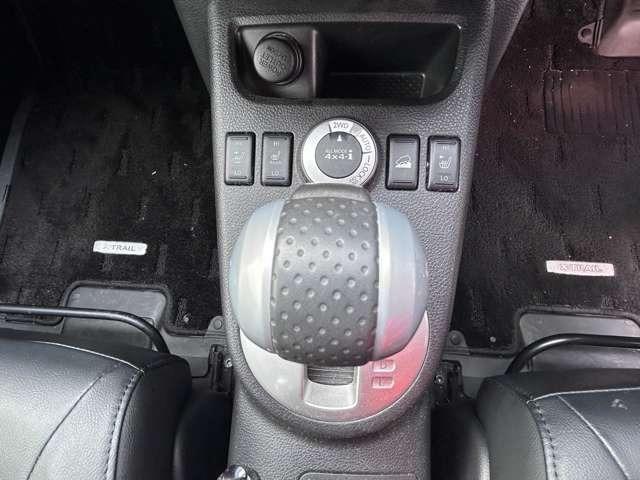 エクストレイル ２０Ｘ　純正ＳＤナビ＆ワンセグＴＶ・ＣＤ・バックカメラ・シートヒーター＆撥水シート・オートＡ／Ｃ・ＨＩＤ・純正１７インチアルミ・ＨＩＤ・ＣＶＴ車・インテリジェントキー・４ＷＤ（18枚目）