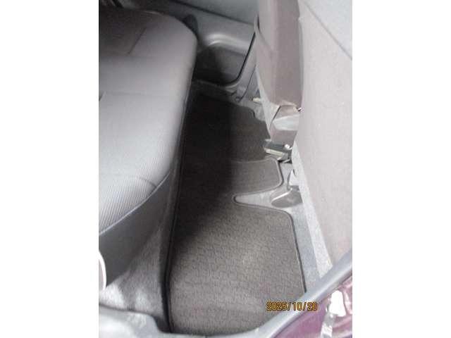 ムーヴコンテ カスタム　Ｘ　走行６６０００ｋｍ　ベージュツートン　スマートキー　ベンチシート　ＨＩＤライト　ＣＤ　盗難防止システム　運転席・助手席エアバッグ（18枚目）