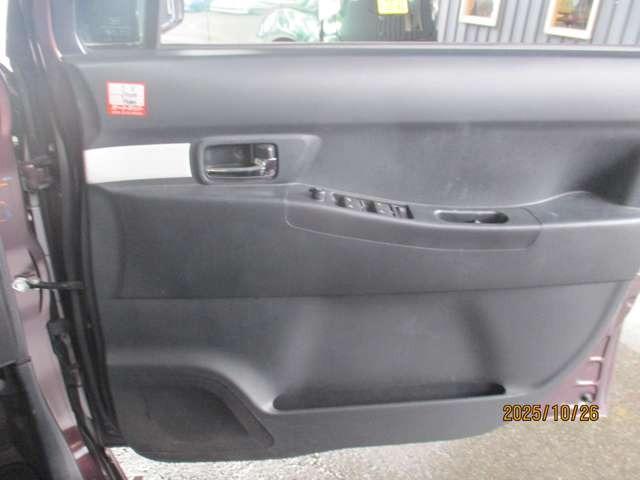 ムーヴコンテ カスタム　Ｘ　走行６６０００ｋｍ　ベージュツートン　スマートキー　ベンチシート　ＨＩＤライト　ＣＤ　盗難防止システム　運転席・助手席エアバッグ（24枚目）