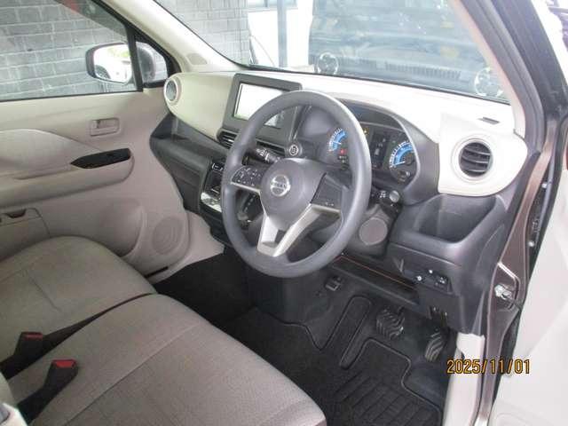 デイズ Ｘ　走行３７０００ｋｍ　レーダーブレーキ　パナソニックナビＴＶ　全方位モニター　前後ドライブレコーダー　アイドリングストップ（15枚目）