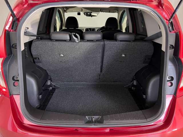 ラゲッジも十分な広さがあります