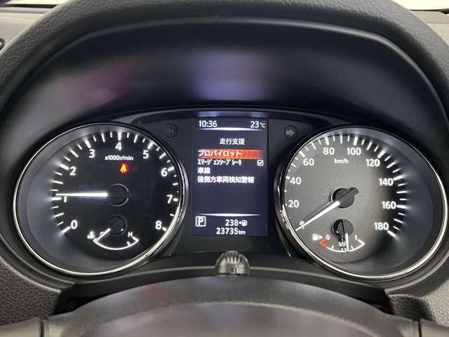 日産のエマージェンシーブレーキは前方の状況を監視し車両や歩行者との衝突回避、被害を軽減する技術です