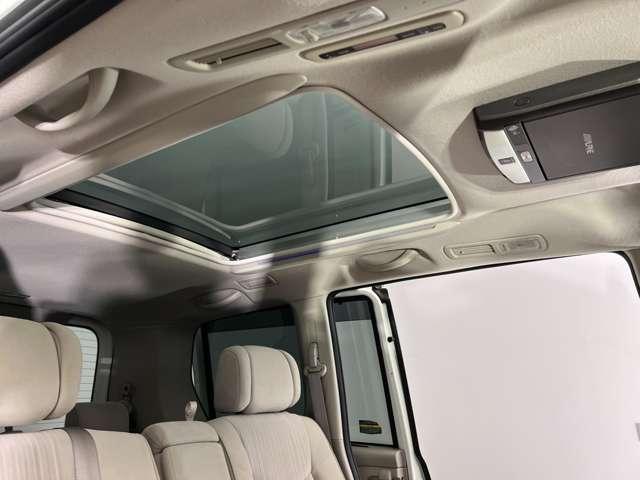 パノラミックルーフ付きなのでドライブをより一層楽しめます！