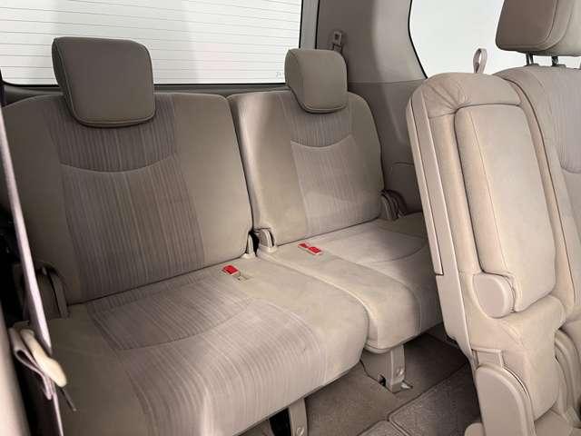サードシートもゆったり座れますよ！