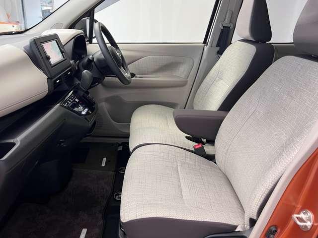 【車内ルームクリーニング済】専門スタッフにより車内はきれいにルームクリーニングを行っております。