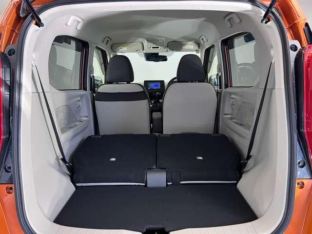 背もたれを倒すと長めの荷物も載せれます