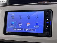 メモリーナビゲーション付です。ＴＶ・ＣＤ・ＤＶＤ再生・Ｂｌｕｅｔｏｏｔｈ接続可能です。 5