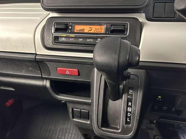 シフトレバー回りも綺麗な状態です！