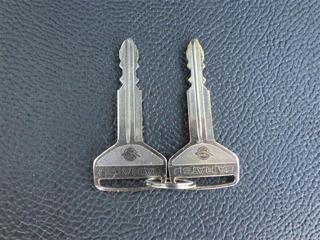 トヨタ認定中古車保証付！（１年間、距離無制限　ＨＶ車はＨＶ保証付）　別途延長保証もご用意しております♪　ぜひ現車を確認にご来店ください