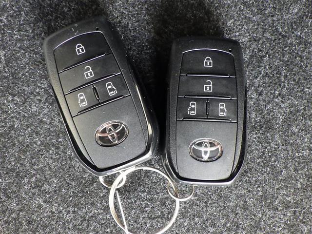 ヴォクシー ハイブリッドＳ－Ｚ　パワーウィンドウ　インテリキー　横滑防止装置　アクティブクルーズコントロール　１オナ　フルオートエアコン　ナビ　リアカメラ　エアバッグ　ＡＢＳ　１００Ｖ充電　ＷＡＣ　アルミホイール　キーレス　ＰＳ（6枚目）