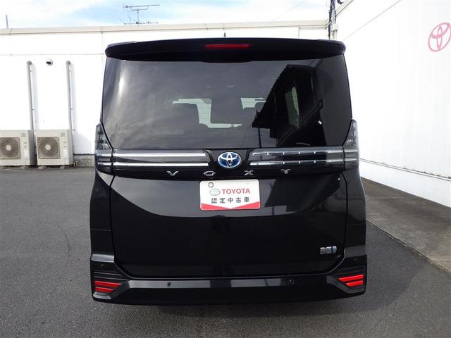 ヴォクシー ハイブリッドＳ－Ｚ　パワーウィンドウ　インテリキー　横滑防止装置　アクティブクルーズコントロール　１オナ　フルオートエアコン　ナビ　リアカメラ　エアバッグ　ＡＢＳ　１００Ｖ充電　ＷＡＣ　アルミホイール　キーレス　ＰＳ（18枚目）