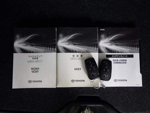 ヴォクシー ハイブリッドＳ－Ｚ　パワーウィンドウ　インテリキー　横滑防止装置　アクティブクルーズコントロール　１オナ　フルオートエアコン　ナビ　リアカメラ　エアバッグ　ＡＢＳ　１００Ｖ充電　ＷＡＣ　アルミホイール　キーレス　ＰＳ（40枚目）