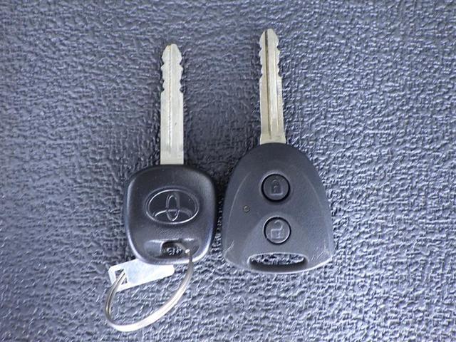 タウンエースバン ＧＬ　エアバッグ　切替４ＷＤ　パワーステアリング　助手席エアバック　横滑り防止機能　ＡＢＳ　マニュアルエアコン　ワイヤレスキー　ＬＥＤヘッドランプ　前席パワーウィンドウ　衝突回避支援システム　１オーナー（6枚目）