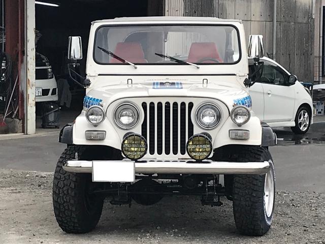 ジープ・ＣＪ－７ レネゲード　４ＷＤ　オーバーフェンダー　４灯ライト　５速マニュアル車　エアコン　パワステ　幌車　ごつごつタイヤ（3枚目）