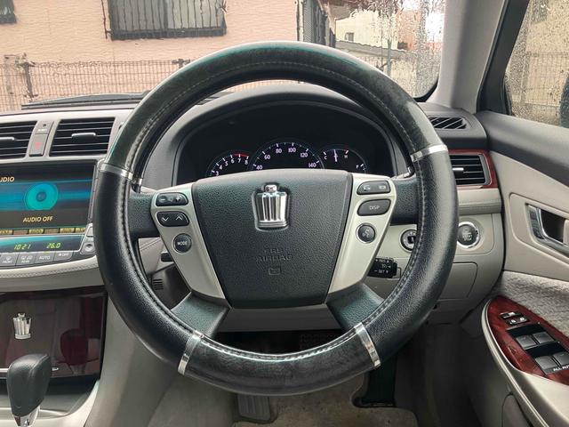 クラウン ロイヤルサルーン スペシャルナビパッケージ ETC オートクルーズコントロール バックカメラ ナビ TV アルミホイール オートライト HID AT スマートキー 電動格納ミラー 盗難防止システム CD DVD再生 USB(3枚目)