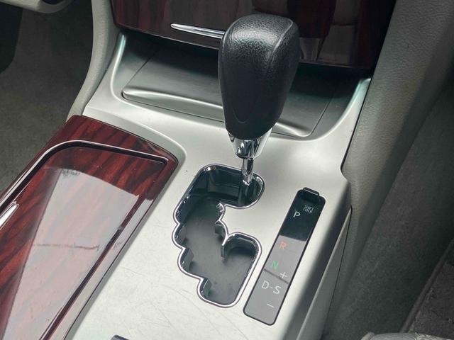 クラウン ロイヤルサルーン スペシャルナビパッケージ ETC オートクルーズコントロール バックカメラ ナビ TV アルミホイール オートライト HID AT スマートキー 電動格納ミラー 盗難防止システム CD DVD再生 USB(7枚目)