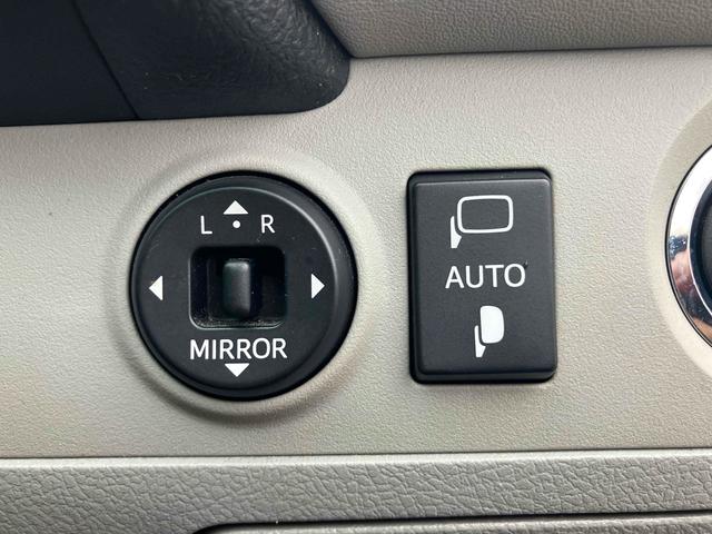 クラウン ロイヤルサルーン スペシャルナビパッケージ ETC オートクルーズコントロール バックカメラ ナビ TV アルミホイール オートライト HID AT スマートキー 電動格納ミラー 盗難防止システム CD DVD再生 USB(11枚目)