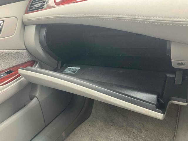 クラウン ロイヤルサルーン スペシャルナビパッケージ ETC オートクルーズコントロール バックカメラ ナビ TV アルミホイール オートライト HID AT スマートキー 電動格納ミラー 盗難防止システム CD DVD再生 USB(43枚目)