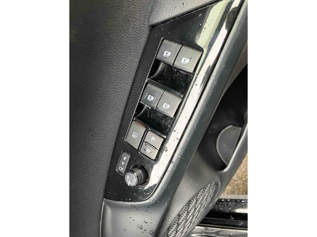 プリウス S ドライブレコーダー ETC レーンアシスト オートクルーズコントロール バックカメラ ナビ TV アルミホイール オートマチックハイビーム オートライト LEDヘッドランプ CVT スマートキー(9枚目)