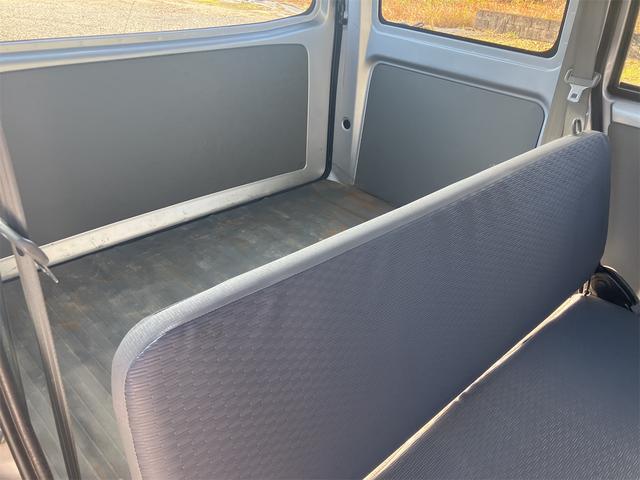 ＮＶ１００クリッパーバン 　Ｇ箱バン　オートマチック　両側スライドドア　エアコン　運転席エアバッグ　積載量３５０ｋｇ　ヘッドライトレベライザー（9枚目）