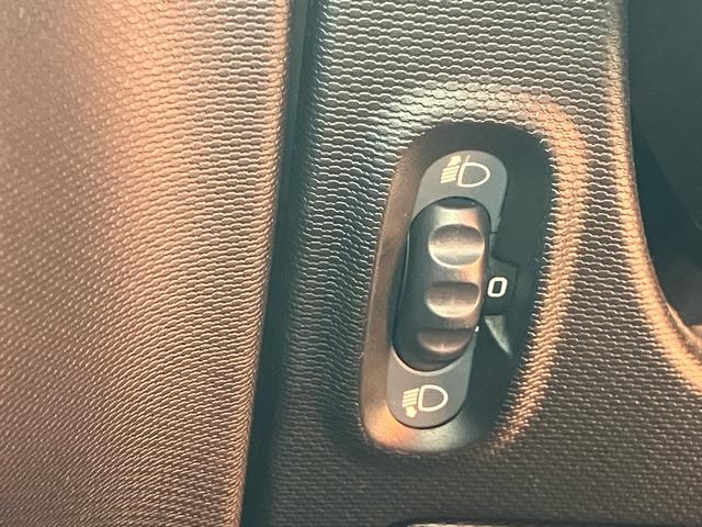 スマートフォーフォー パッション ディーラー車 右ハンドル ワンオーナー ターボ ナビTV ETC クルーズコントロール シートヒーター オートヘッドライト 衝突被害軽減ブレーキ レーンアシスト アイドリングストップ 15inアルミ(34枚目)