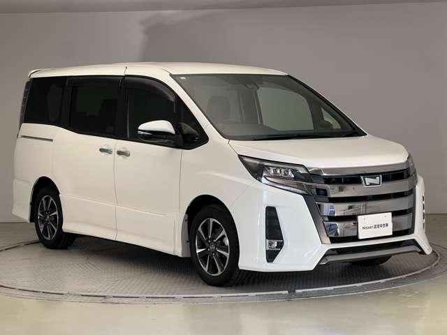 【細かい細部まで洗浄済】エンブレムやヒンジ部分まで細部にわたって洗浄しております。