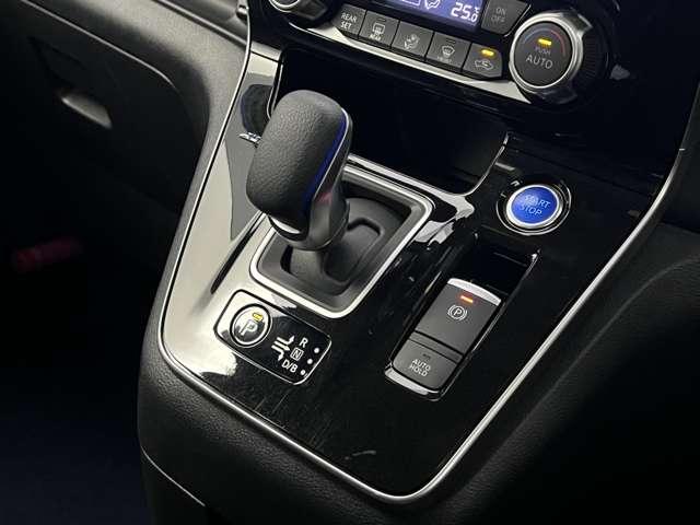 長距離運転や、渋滞時に疲労軽減できるオートブレーキホールド付きです。