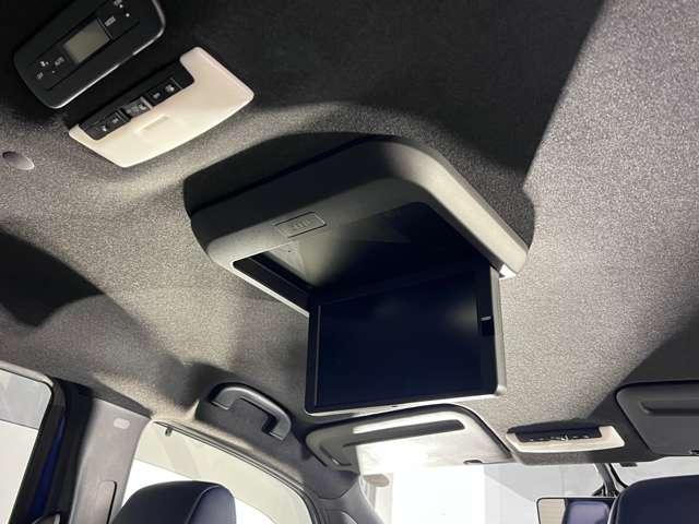 後席モニターが付いていますので後部座席の方もＴＶ、ＤＶＤがお楽しみいただけます。