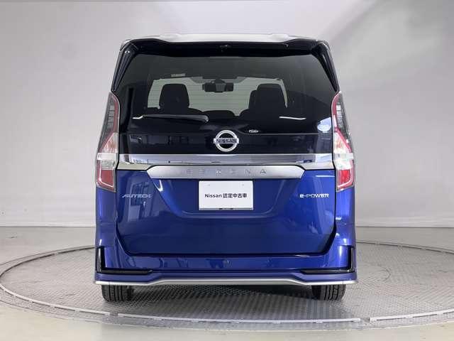 【プライバシーガラス】後席からリアガラスにかけてプライバシーガラスになっております。信号待ちの時や駐車時に覗かれる心配がなくなりますね♪